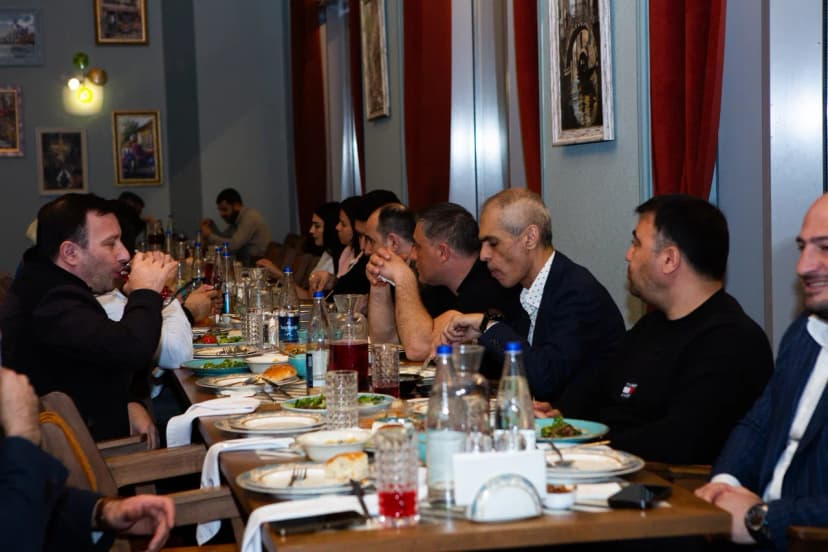 GBARU.COM üzvləri, iş adamları və şirkət rəhbərlərilə İftar yeməyi